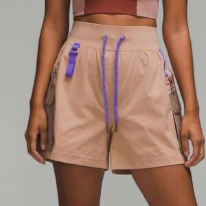 Lululemon Multi-Pocket Cargo High-Rise Hiking Short 5"